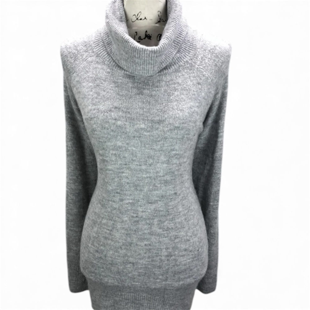 H&M Turtleneck long sleeved. Gray pullover, knit. Women’s XS